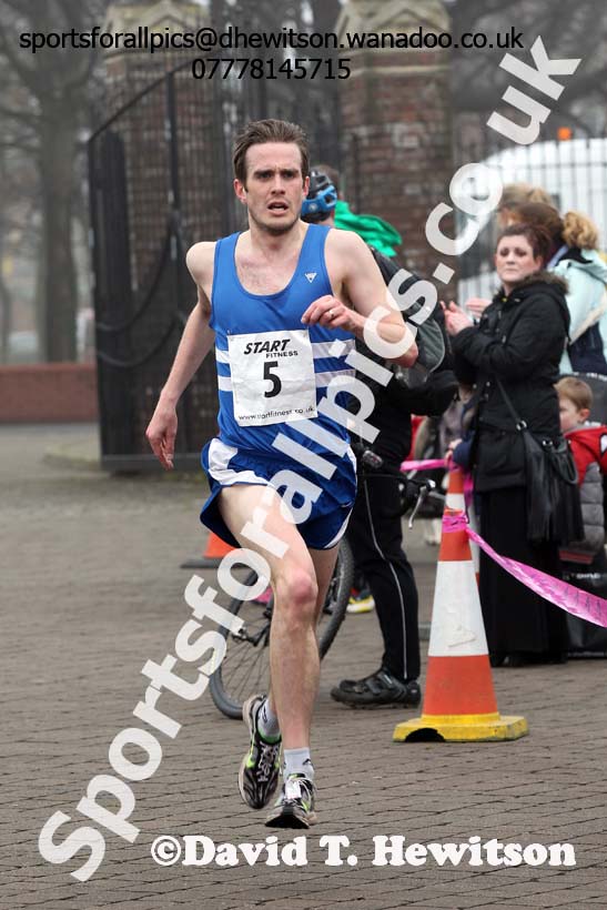 Matt Nicholson (Morpeth) 4th in the Wallsend Harriers Terry O'Gara Memorial Road Race. Photo: David T. Hewitson/Sports for All Pics